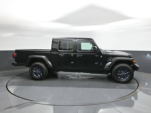New 2026 Jeep Gladiator Sport AWD/4WD image 15