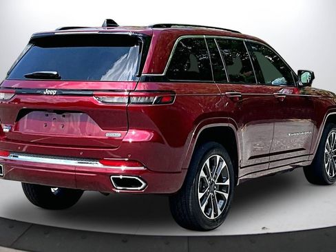 Used 2023 Jeep Grand Cherokee Overland AWD/4WD image 9