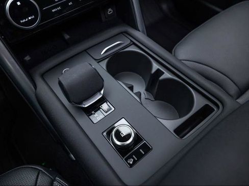 New 2025 Land Rover Discovery S image 29