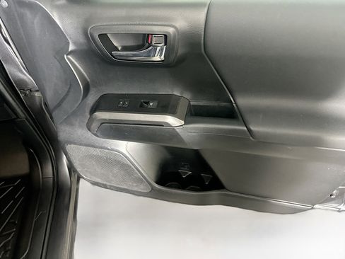 Used 2022 Toyota Tacoma TRD Off-Road image 29