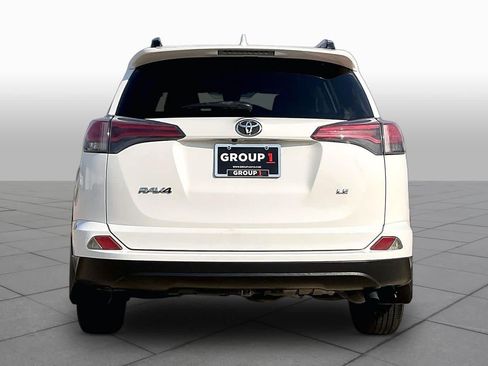 Used 2018 Toyota RAV4 LE FWD image 5