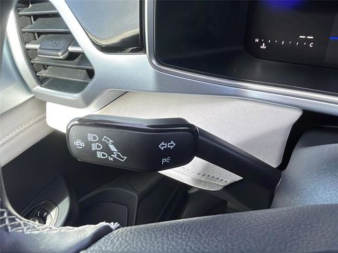 Used 2025 Volkswagen Taos SE image 23