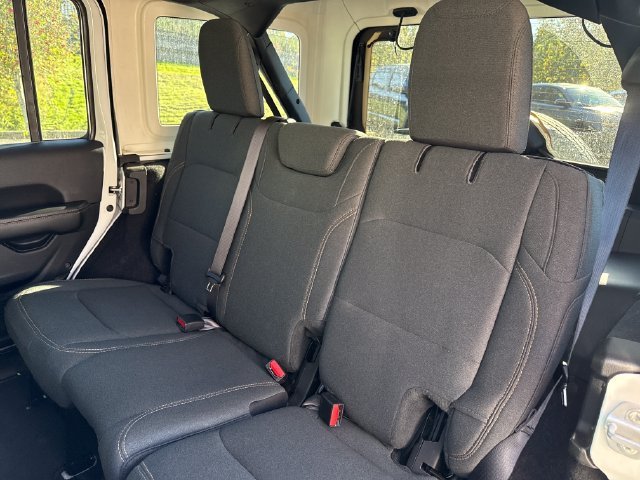 Used 2025 Jeep Wrangler Unlimited Sahara AWD/4WD image 18