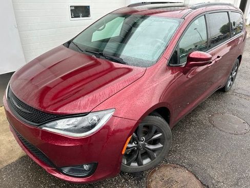 Certified 2019 Chrysler Pacifica Limited w/ S Appearance Package FWD image 1