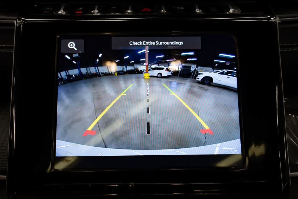 Used 2025 Jeep Grand Cherokee Laredo X AWD/4WD image 21