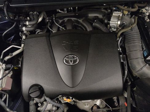 Used 2021 Toyota Highlander L FWD image 30