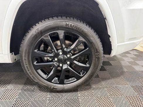 Used 2018 Jeep Grand Cherokee Altitude AWD/4WD image 30