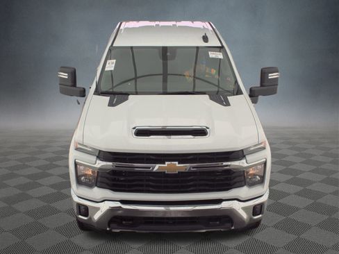 Used 2024 Chevrolet Silverado 2500 LT image 2