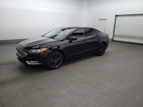 Used 2018 Ford Fusion SE w/ Equipment Group 201A AWD/4WD image 2
