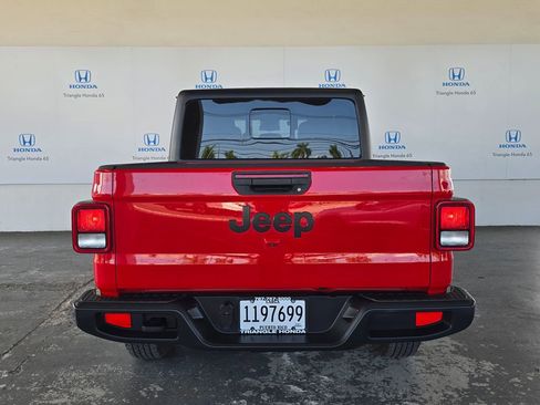 Used 2024 Jeep Gladiator Sport AWD/4WD image 5