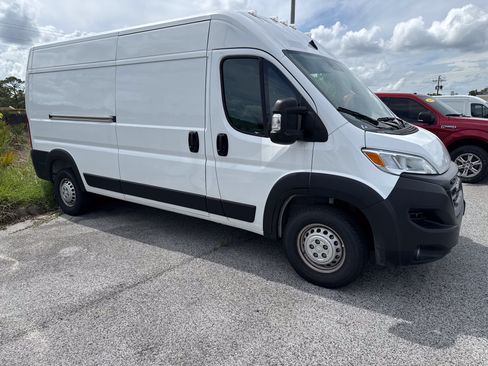 Used 2026 RAM ProMaster 2500 w/ Convenience Group FWD image 3