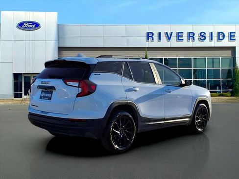 Used 2023 GMC Terrain SLE w/ Driver Convenience Package image 6