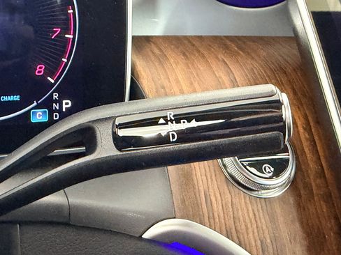 Used 2025 Mercedes-Benz GLC 300 4MATIC image 24