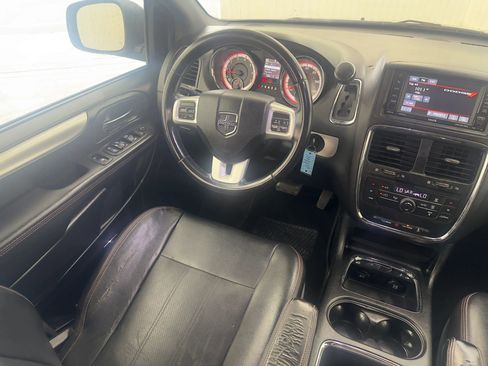 Used 2016 Dodge Grand Caravan R/T image 18