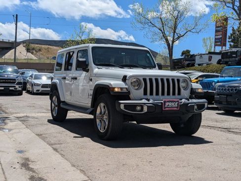 Used 2019 Jeep Wrangler Unlimited Sahara AWD/4WD image 3