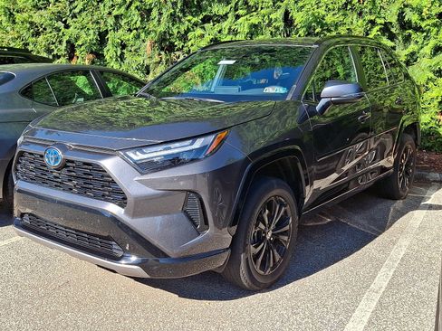 Used 2023 Toyota RAV4 SE AWD/4WD image 3