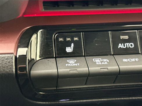 Certified 2025 Toyota Prius Plug-In Hybrid image 8