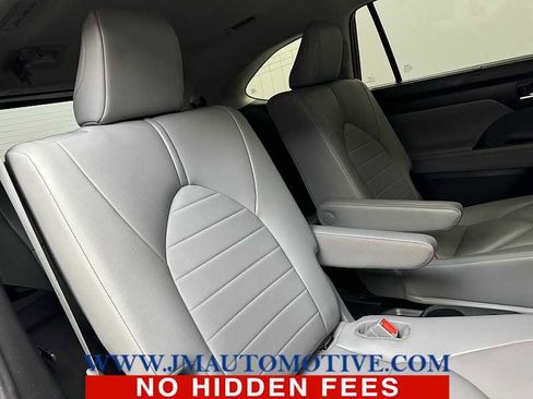 Used 2021 Toyota Highlander XLE image 22