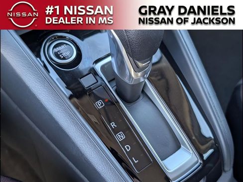 New 2025 Nissan Versa SR image 17