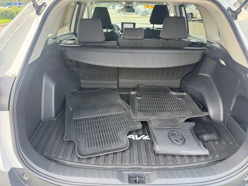 Used 2023 Toyota RAV4 LE AWD/4WD image 22