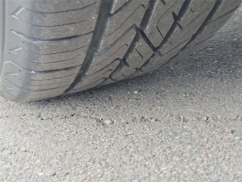 Used 2020 Toyota Sienna LE w/ Carpet Mat Package image 32