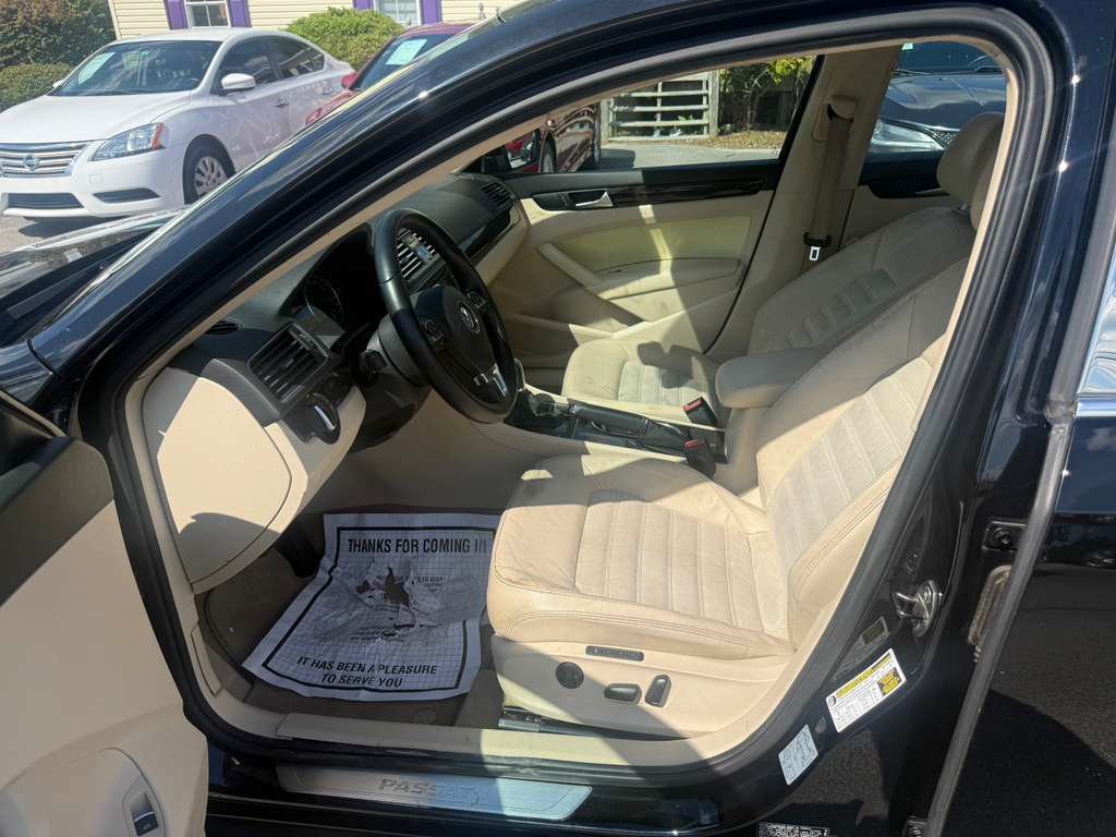 Used 2014 Volkswagen Passat 1.8T SEL Premium FWD image 10