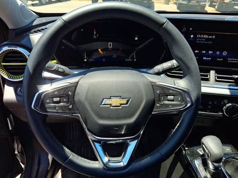 Used 2025 Chevrolet Trax LT w/ Driver Confidence Package FWD image 13