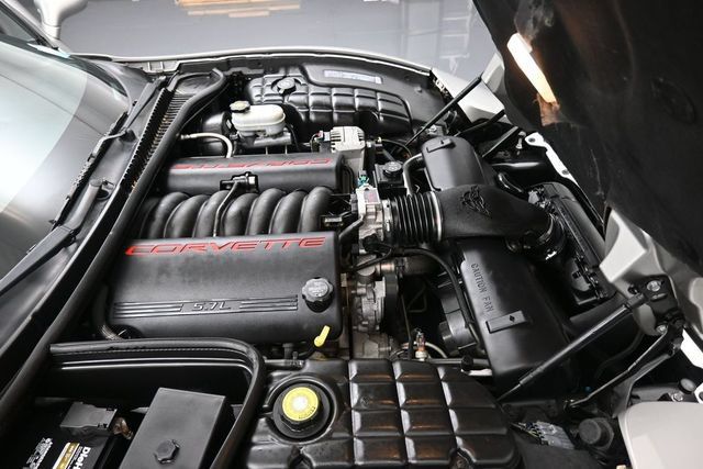Used 2004 Chevrolet Corvette Coupe RWD image 22