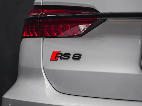 Used 2021 Audi RS 6 w/ Carbon Optic Package AWD/4WD image 25