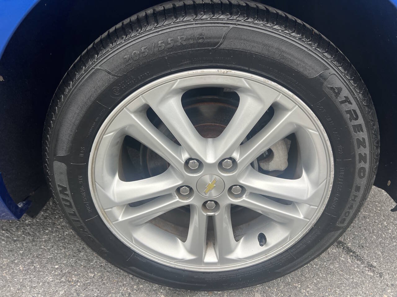 Used 2017 Chevrolet Cruze LT w/ Convenience Package FWD image 18
