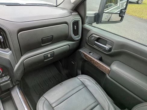 Used 2023 GMC Sierra 3500 Denali w/ Denali Ultimate Package image 16