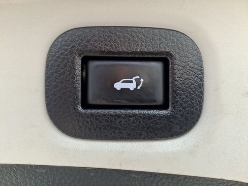 Used 2018 Nissan Rogue SV w/ Premium Package AWD/4WD image 30