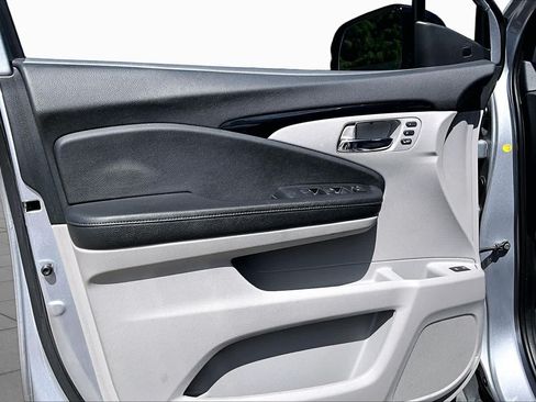 Used 2019 Honda Pilot Touring image 20
