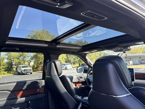 Used 2023 Lincoln Navigator Reserve image 35