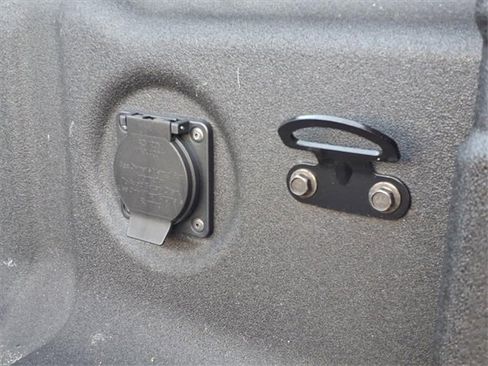 Used 2024 Nissan Frontier SV w/ SV Convenience Package image 11