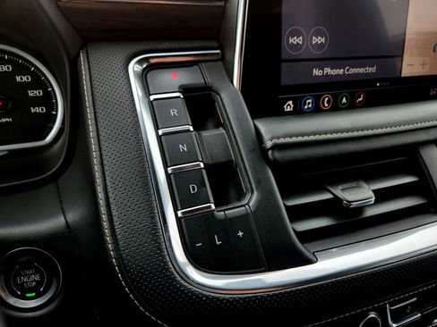 Used 2021 Chevrolet Suburban Premier image 18