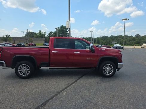 Used 2025 Chevrolet Silverado 2500 LTZ w/ LTZ Premium Package AWD/4WD image 2