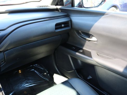Used 2022 Lexus UX 200 image 20