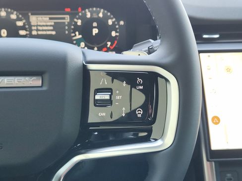 New 2025 Land Rover Discovery Sport Dynamic SE image 28