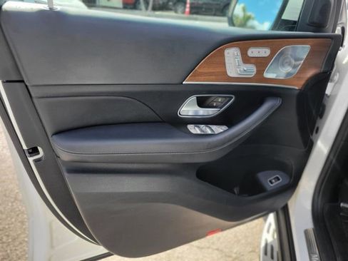 Used 2021 Mercedes-Benz GLS 450 4MATIC image 15