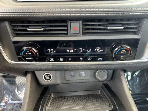 Used 2023 Nissan Rogue SV image 21