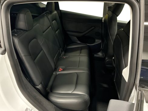 Certified 2023 Tesla Model Y Long Range AWD/4WD image 11
