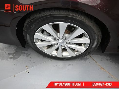 Used 2012 Toyota Avalon Limited image 34
