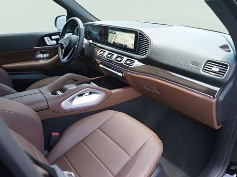 Used 2025 Mercedes-Benz GLS 450 4MATIC image 20