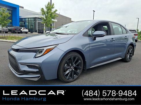 Used 2024 Toyota Corolla SE w/ SE Convenience Package FWD image 3