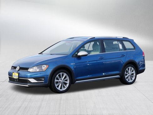 Used 2017 Volkswagen Golf Alltrack SE image 3