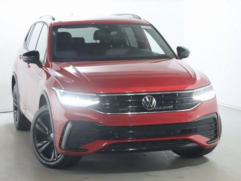 Used 2024 Volkswagen Tiguan SE R-Line image 2