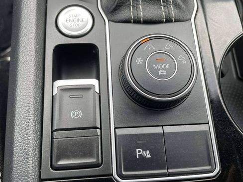 Used 2022 Volkswagen Atlas Cross Sport SEL R-Line AWD/4WD image 32