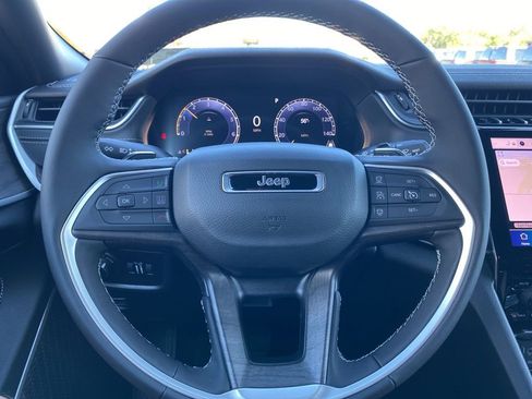 New 2025 Jeep Grand Cherokee L Limited w/ Black Appearance Package image 33