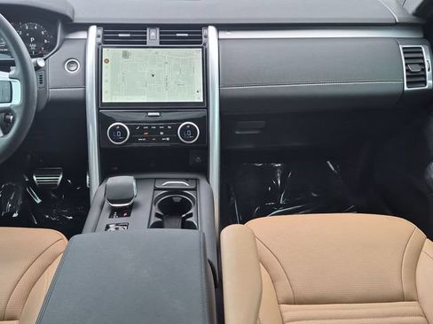 Used 2024 Land Rover Discovery Dynamic SE AWD/4WD image 14